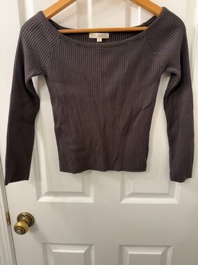 La Hearts Ribbed Scoop Neck Sweater in Brown